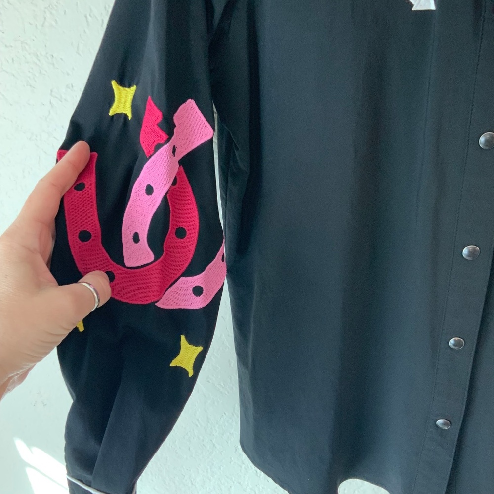 LIKE NEW! Merigold Kiss Embroidered Western Shirt Bohemian Black Size Small - Picture 4 of 11